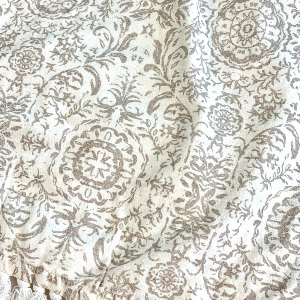 Threshold Target 52x80 Cotton Tablecloth Beige Cream Medallion Tassel Fringe Tan